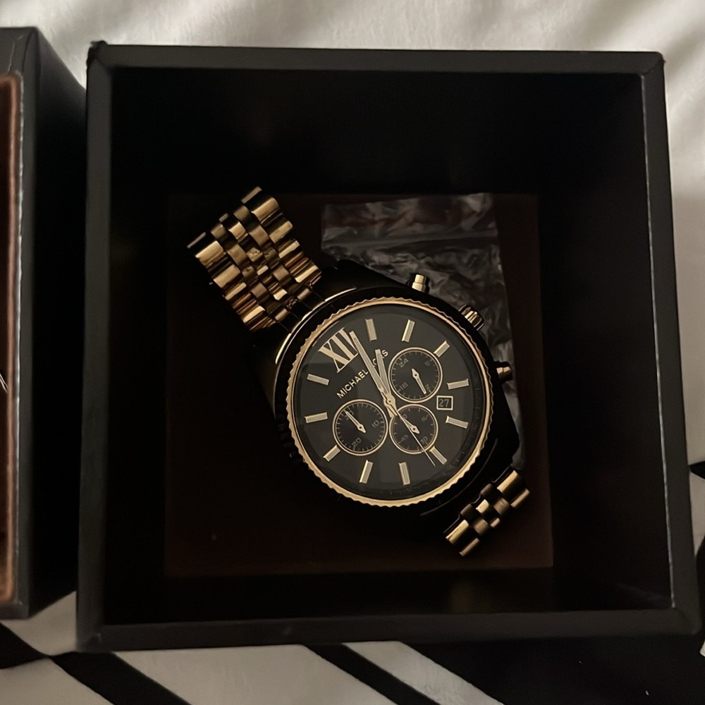 Michael Kors “Mk8286” Men’s Gold Watch.